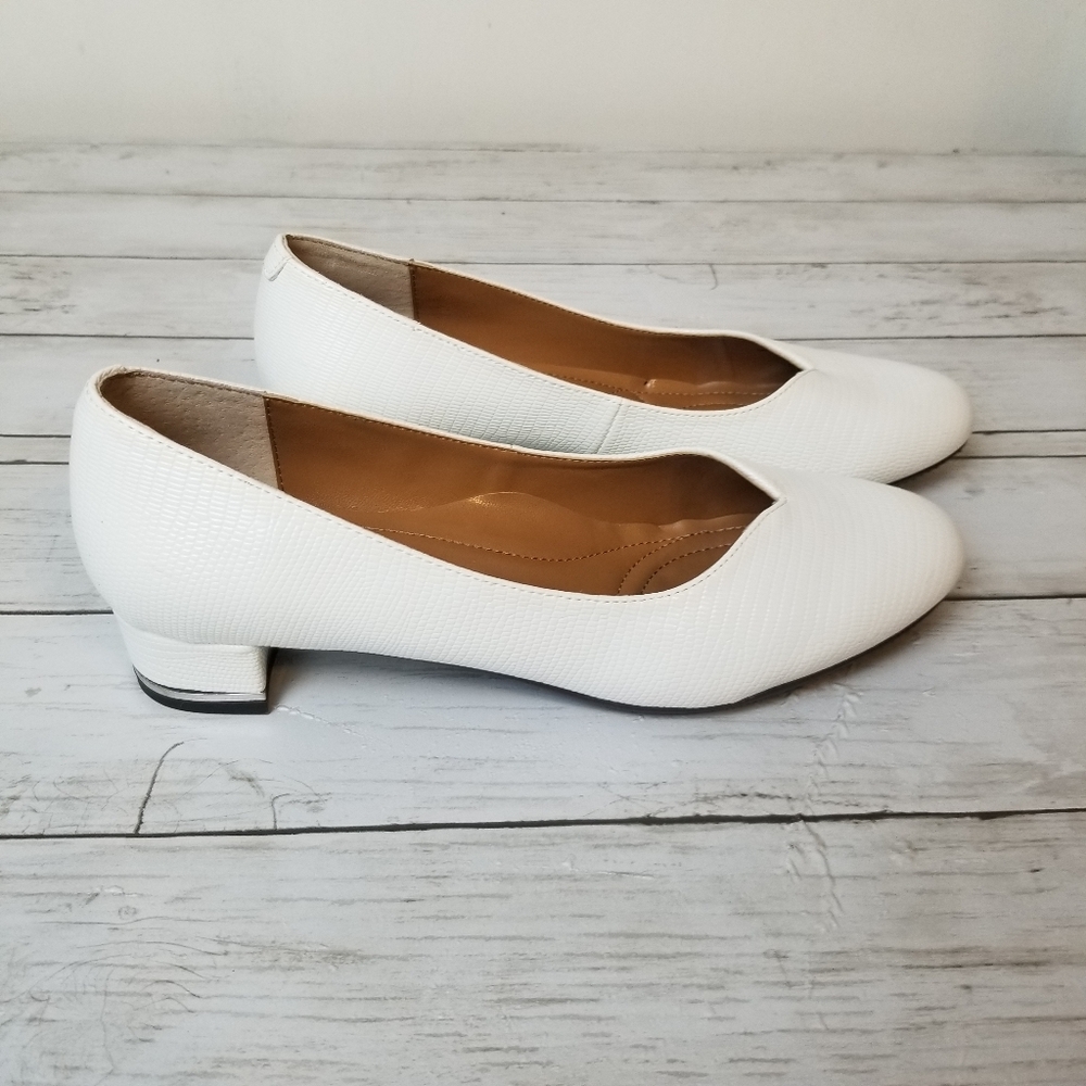 J. Renee Bambalina Sweetheart Vamp Detail Block Heel Slip On Pump Shoe NWOT